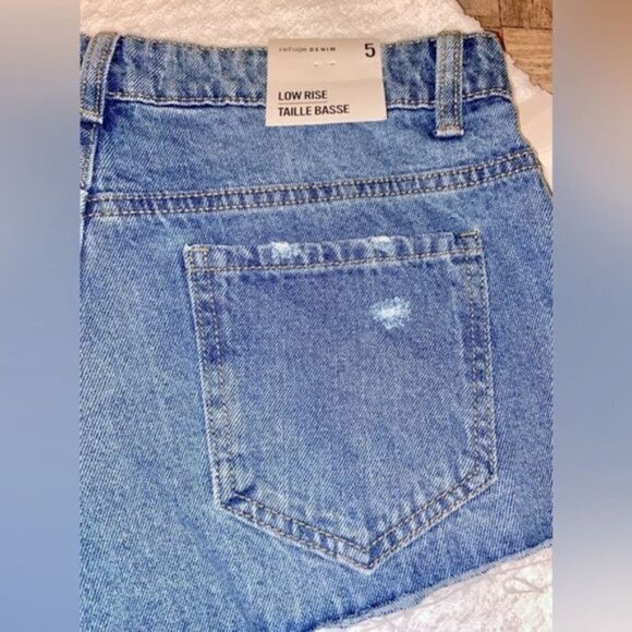 Women’s REFUGE brand new distressed cut off denim shorts low rise size 5 - Picture 3 of 9